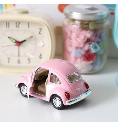 Voiture coccinelle Volskwagen rose pastel