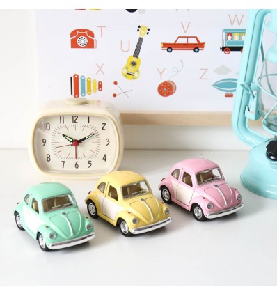 Voiture coccinelle Volskwagen rose pastel