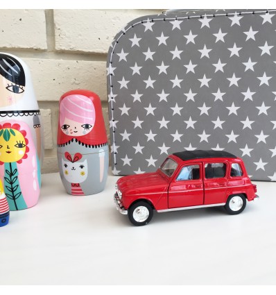 Voiture Renault 4L rouge
