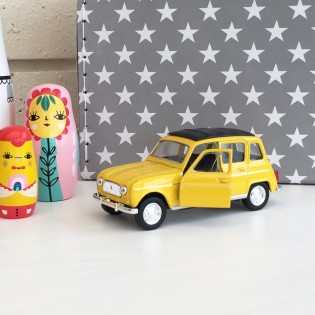 Voiture Renault 4L jaune