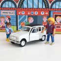 Voiture Renault 4L blanche