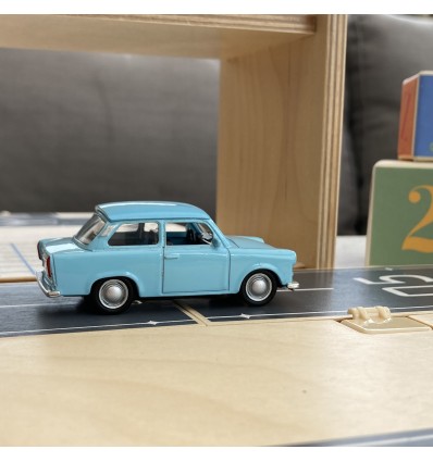 Voiture Trabant 601 bleue
