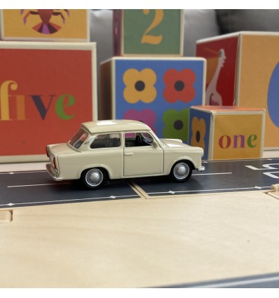 Voiture Trabant 601 beige