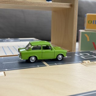 Voiture Trabant 601 verte