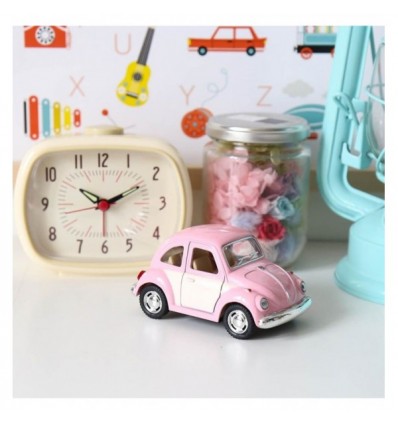 Voiture coccinelle Volskwagen rose pastel