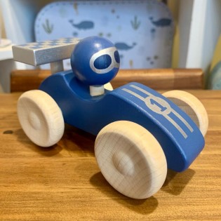 Voiture de course en bois bleue 2