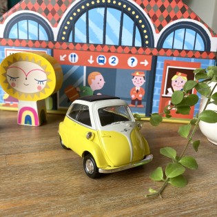 Voiture Isetta BMW Jaune