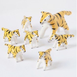 Grand tigre jaune en céramique - Dodo Toucan