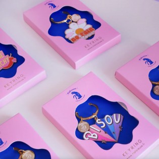 Porte-clé émaillé "Bisou" - Malicieuse 2