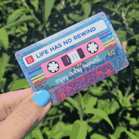 Autocollant pailleté cassette « Life has no rewind » -  Studio Inktvis