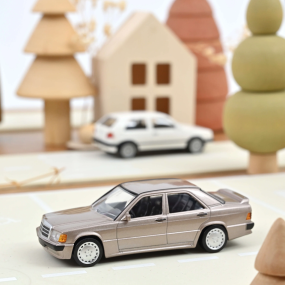 Mercedes Benz 190E 1984 Beige métallisé - Norev