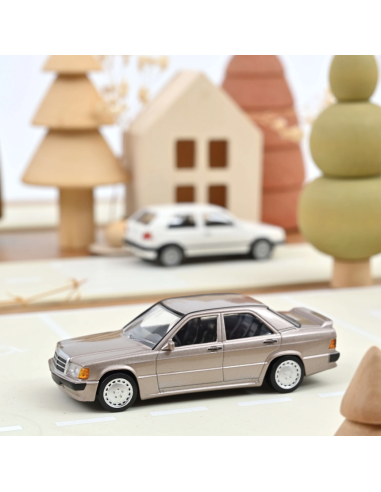 Mercedes Benz 190E 1984 Beige métallisé - Norev
