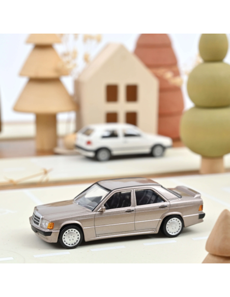 Mercedes Benz 190E 1984 Beige métallisé - Norev