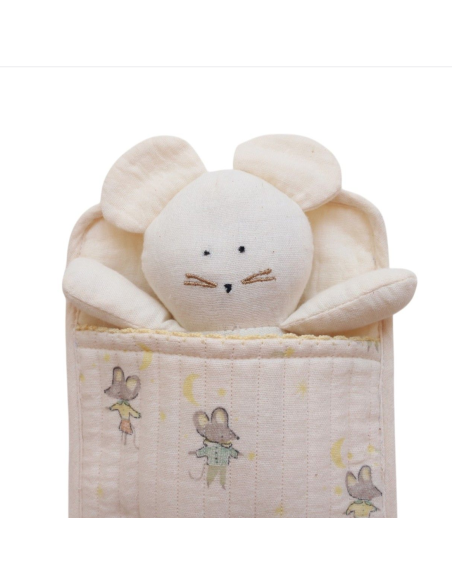 Doudou en tissu "Souris dans son lit"