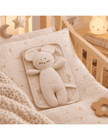 Doudou en tissu "Souris dans son lit"