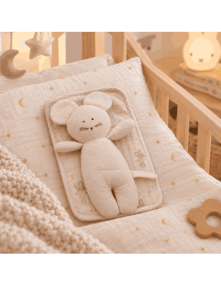Doudou en tissu "Souris dans son lit"